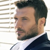 ΓΙΑΝΝΗΣ ΠΛΟΥΤΑΡΧΟΣ «ΣΤΑ ΔΥΣΚΟΛΑ ΜΠΟΡΟΥΜΕ ΜΑΖΙ» – ΚΑΤΡΑΚΕΙΟ, ΝΙΚΑΙΑ
